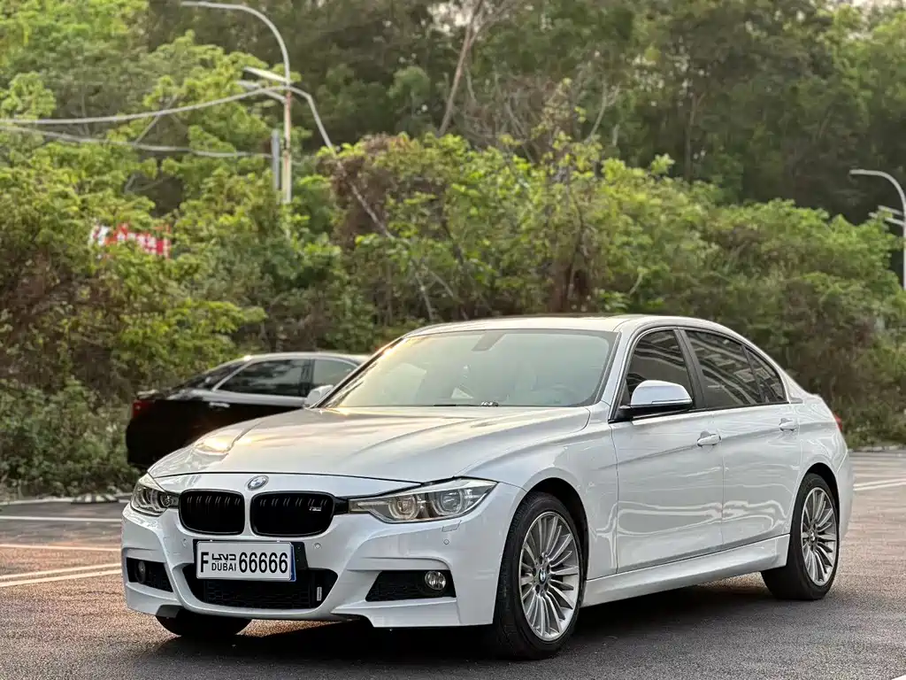 BMW 3 Series 2018 — фото 1