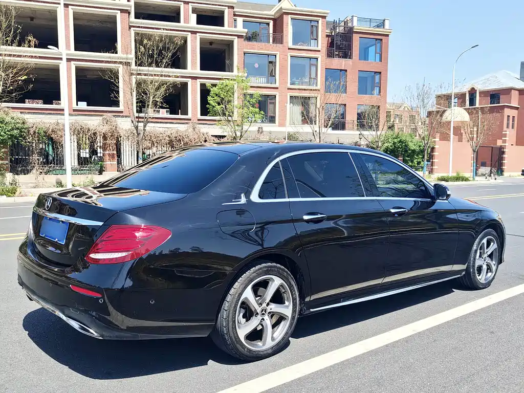 Mercedes-Benz E-Class 2018 — фото 15