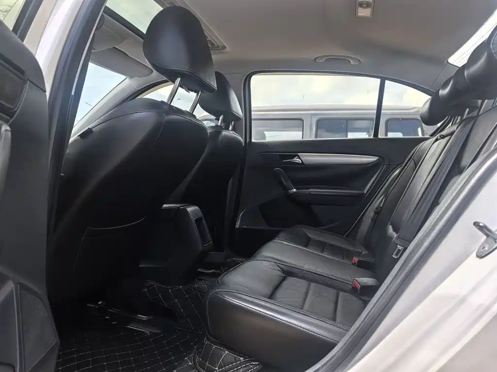 Volkswagen Lavida 2013