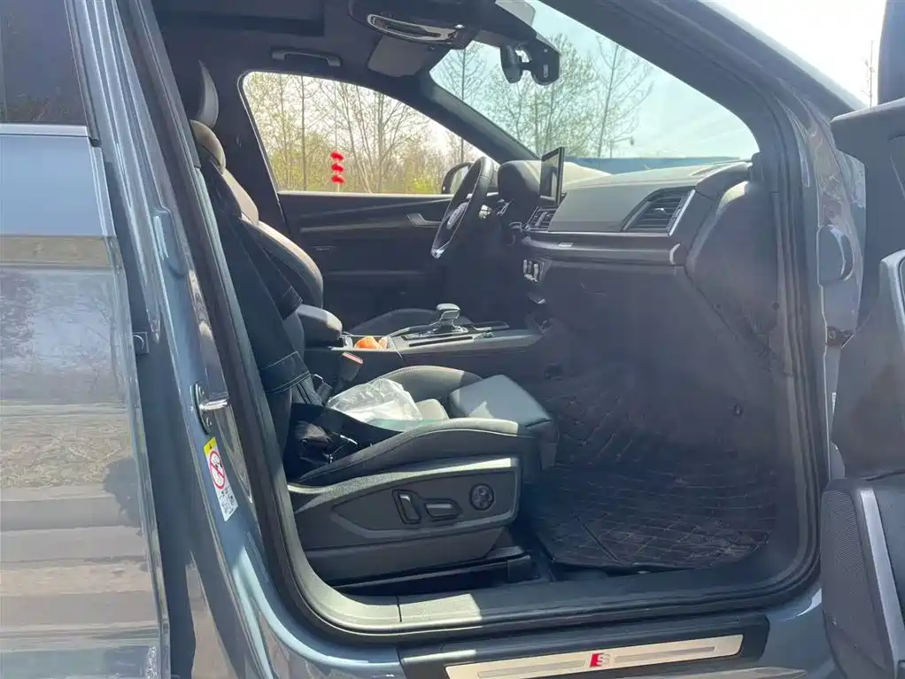 Audi Q5L Sportback 2022 — фото 9