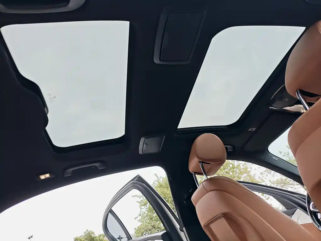 BMW 5 Series 2017 — фото 14