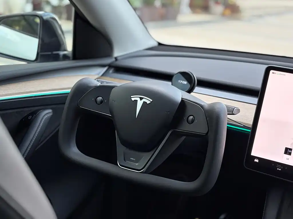 Tesla Model Y 2022 — фото 17