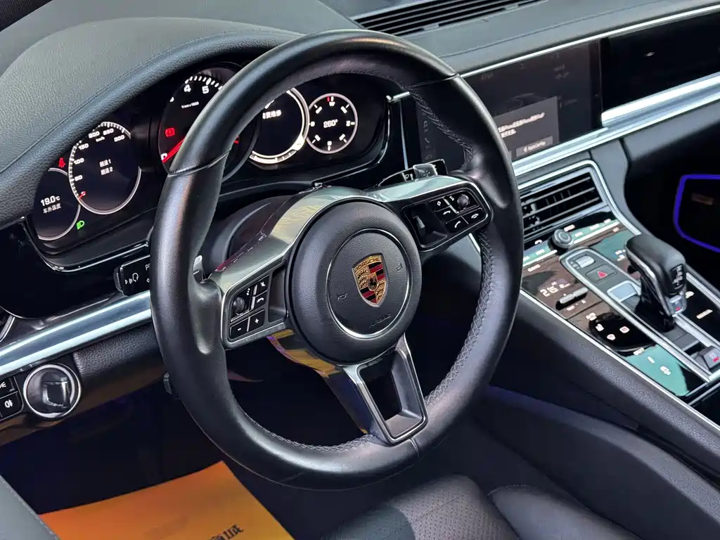 Porsche Panamera 2018 — фото 16