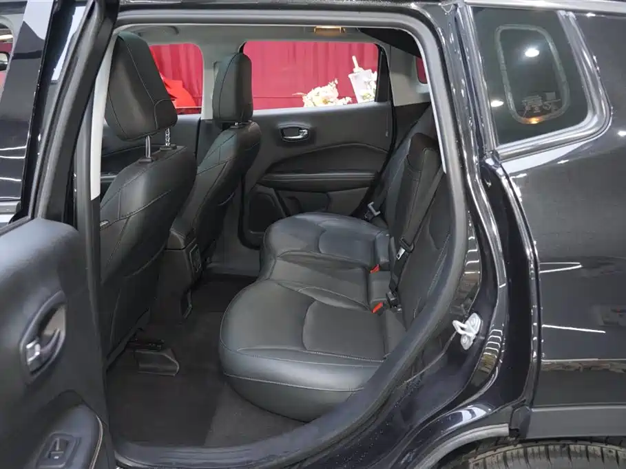 Jeep Compass 2019 — фото 19