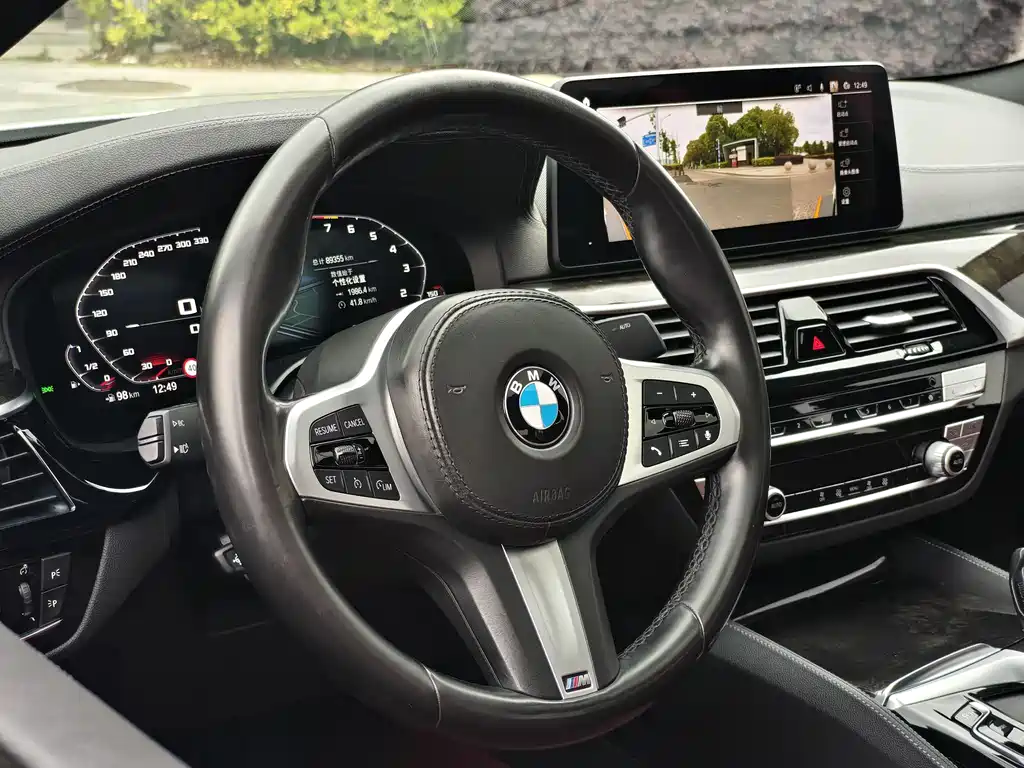 BMW 5 Series 2021 — фото 22