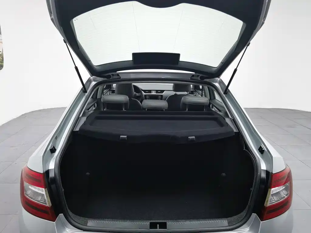 Skoda Octavia 2015 — фото 16
