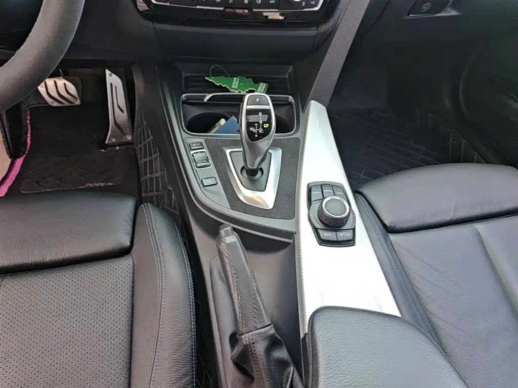 BMW 3 Series 2019 — фото 14