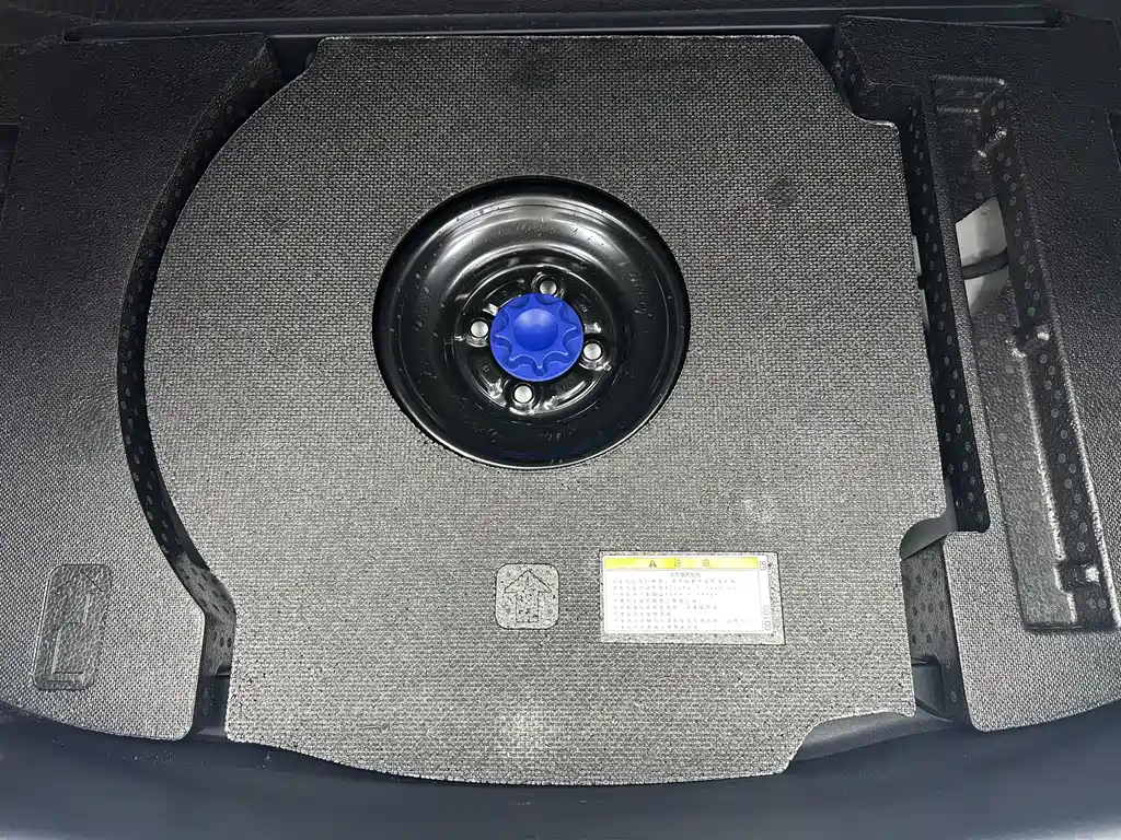 Toyota Yaris L 2022 — фото 17