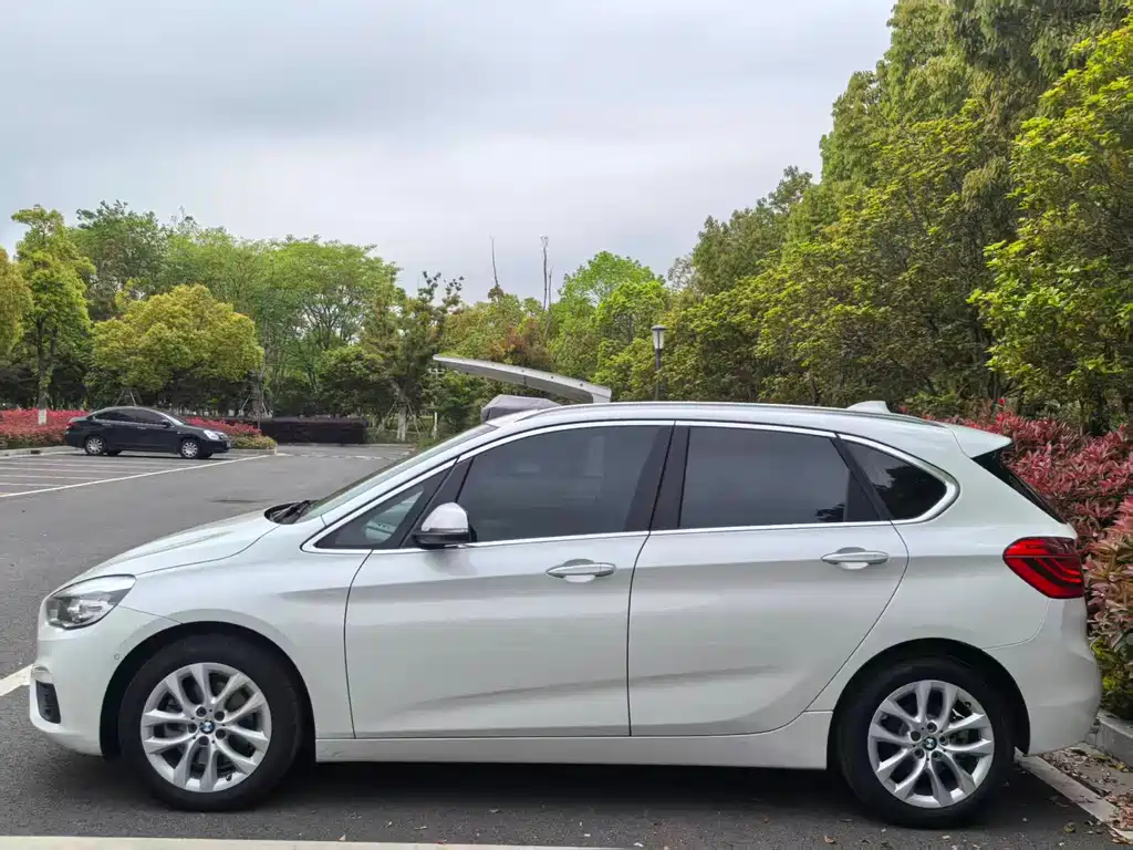 BMW 2 Series Active Tourer 2018 — фото 8