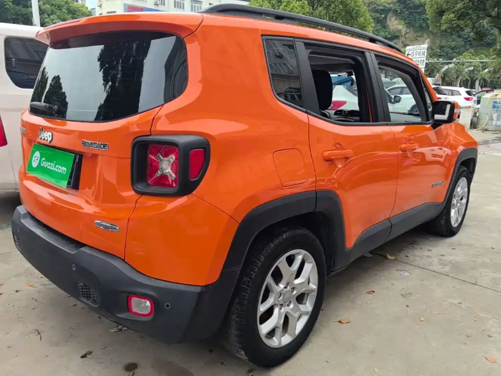 Jeep Renegade 2018 — фото 7