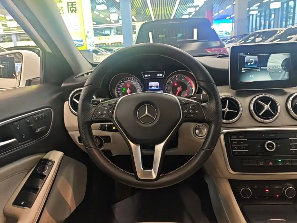 Mercedes-Benz GLA 2016 — фото 11