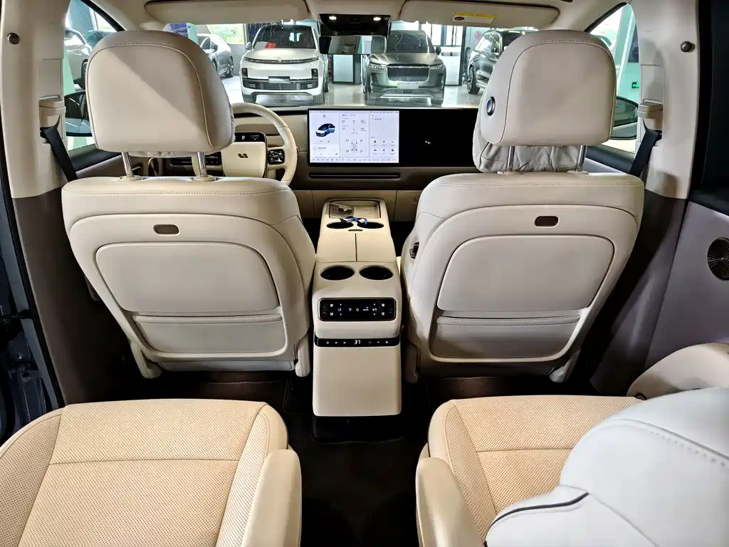 Li Auto i8 2025 — фото 11