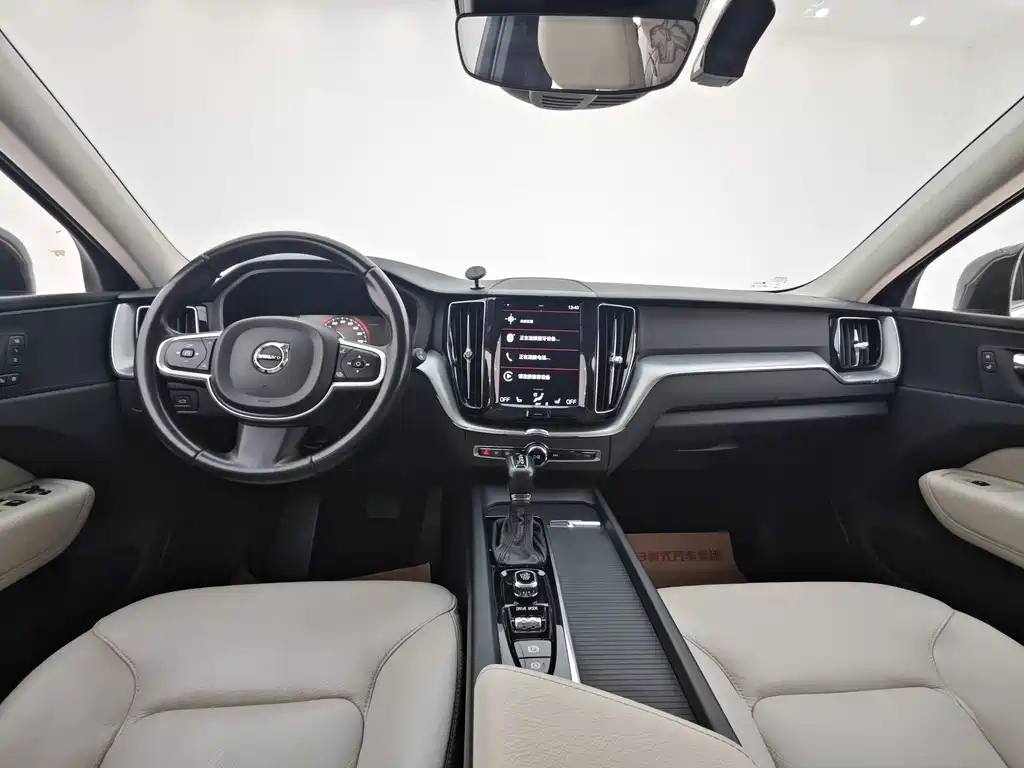 Volvo XC60 2018 — фото 9