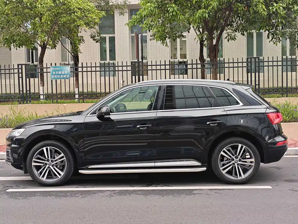 Audi Q5L 2021 — фото 33