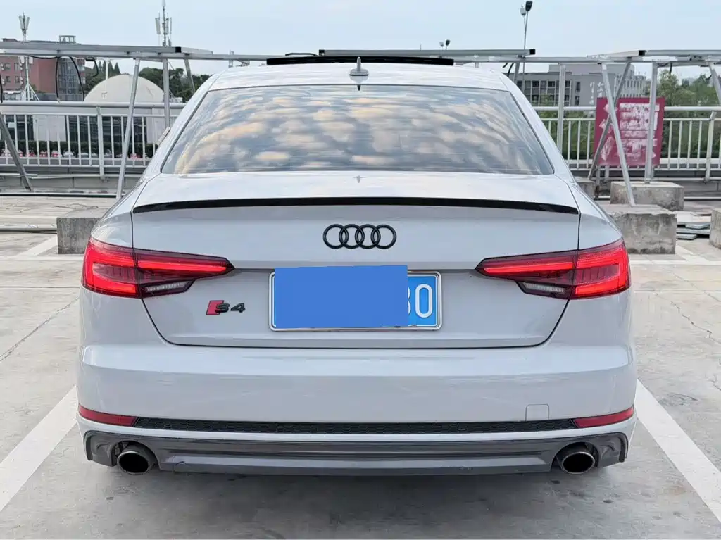 Audi A4L 2018 — фото 8