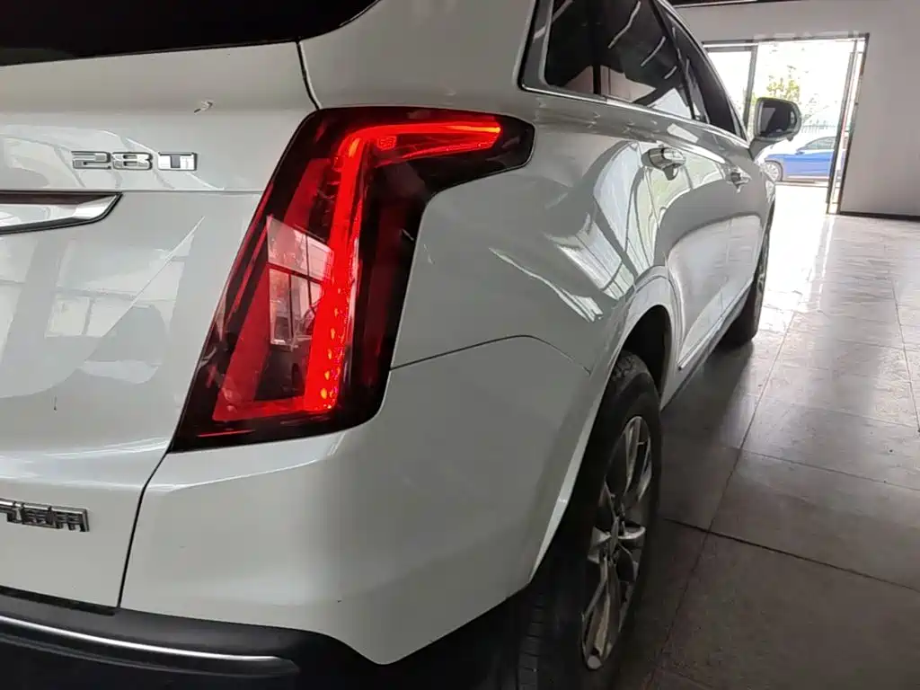 Cadillac XT5 2022 — фото 8