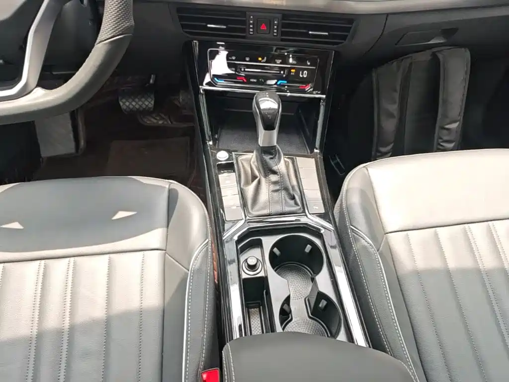 Volkswagen Passat 2023 — фото 14