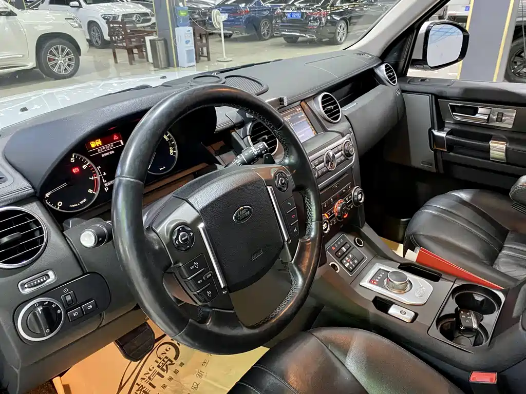 Land Rover Discovery 2014 — фото 15