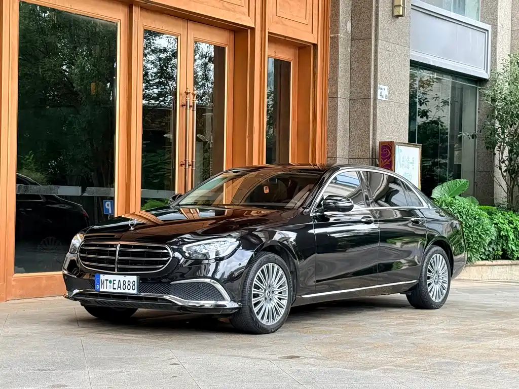 Mercedes-Benz E-Class 2022 — фото 1
