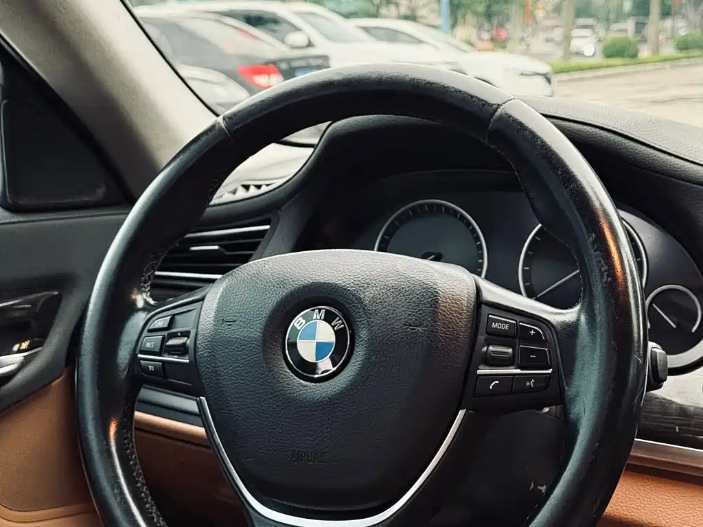 BMW 7 Series 2015 — фото 33