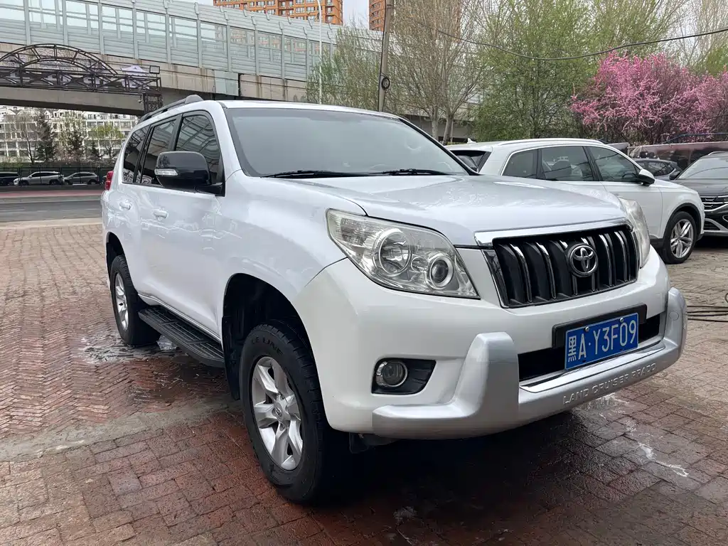 Toyota Prado 2013 — фото 2