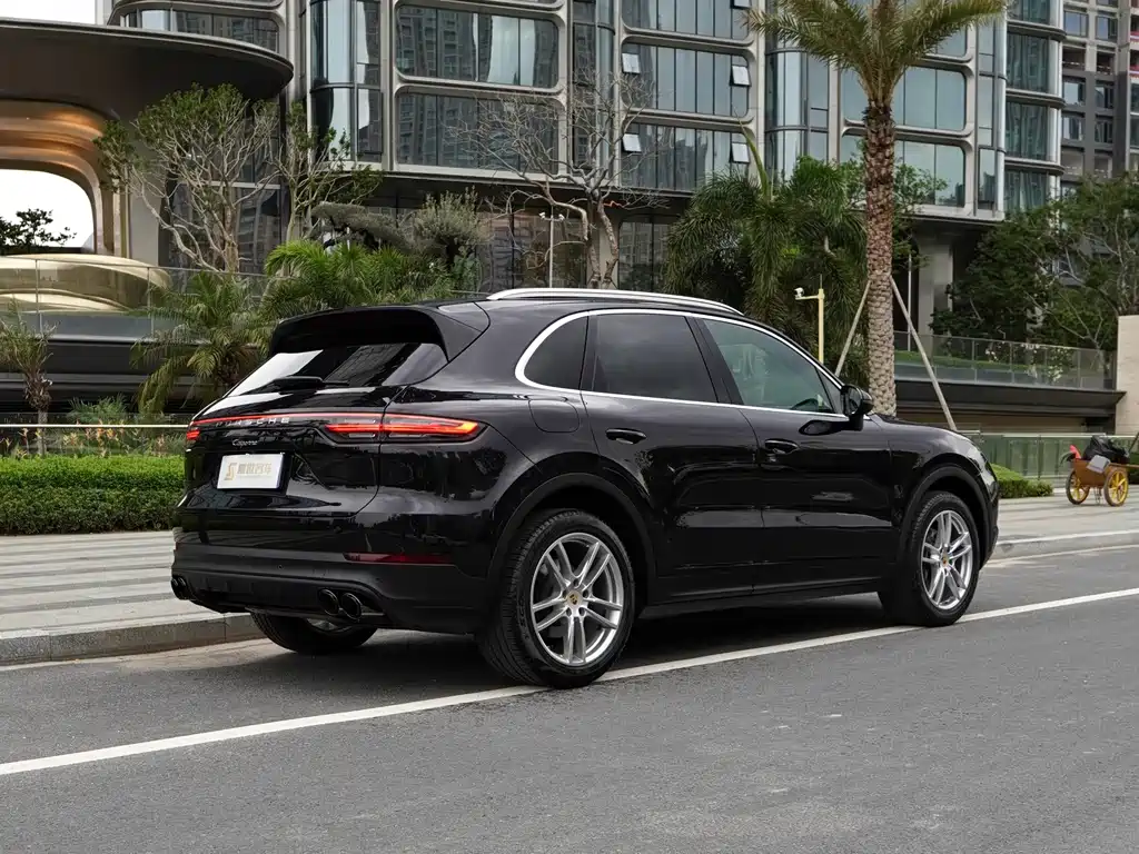 Porsche Cayenne 2018 — фото 13