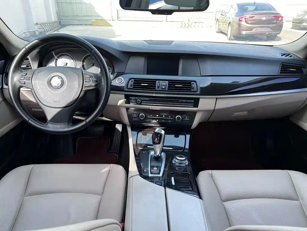 BMW 5 Series 2012 — фото 11