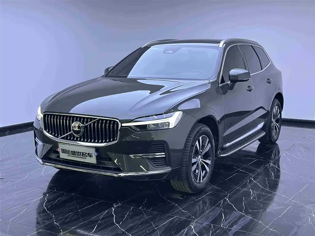 Volvo XC60 2022 — фото 1
