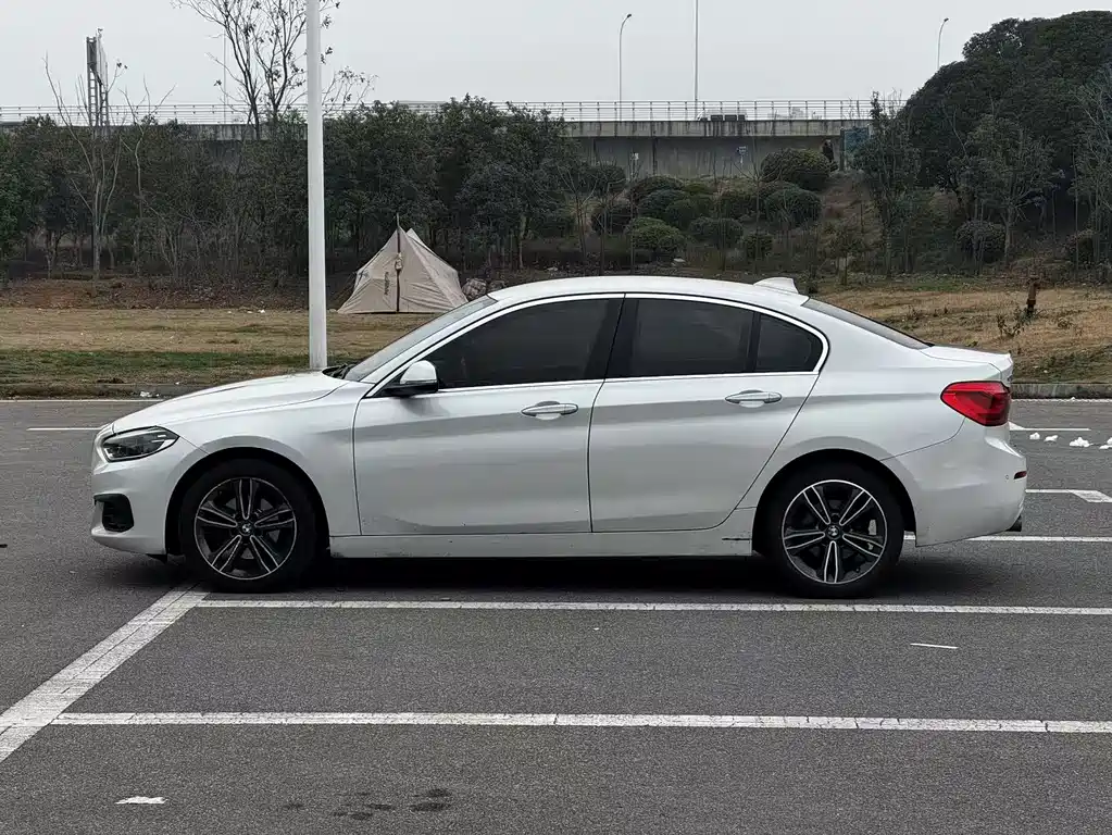 BMW 1 Series 2019 — фото 2