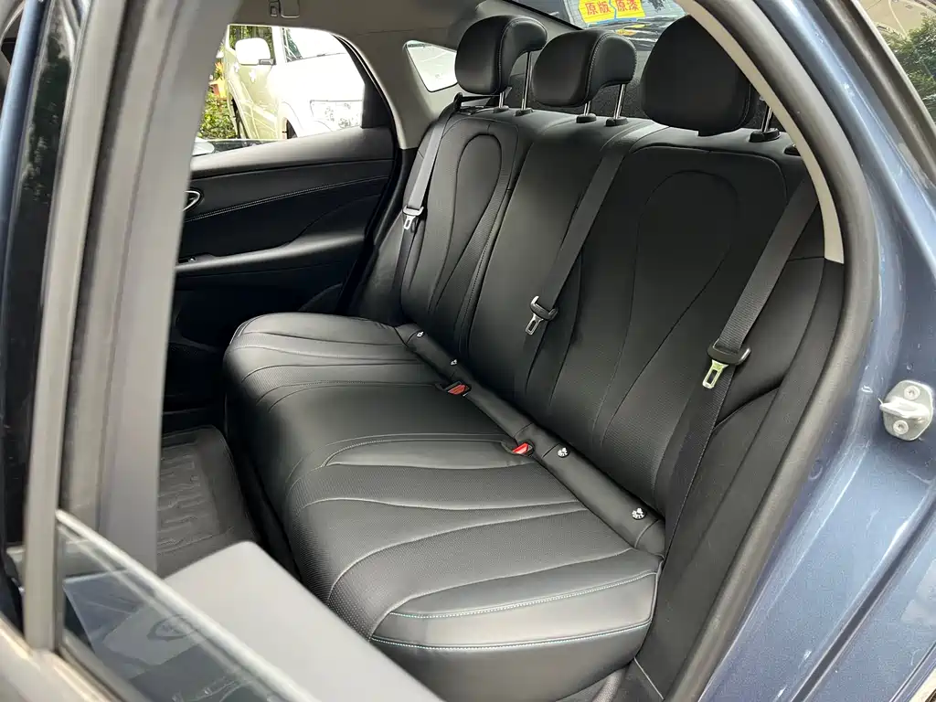 BYD Seal 05 DM-i 2025 — фото 11