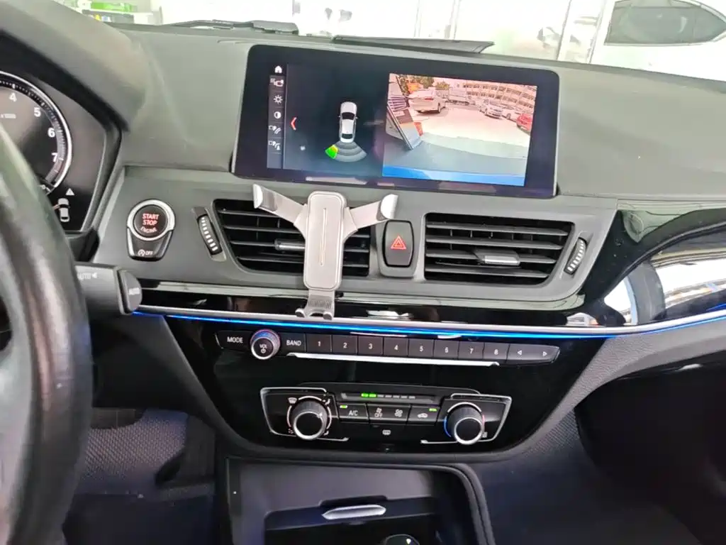 BMW 1 Series 2019 — фото 13