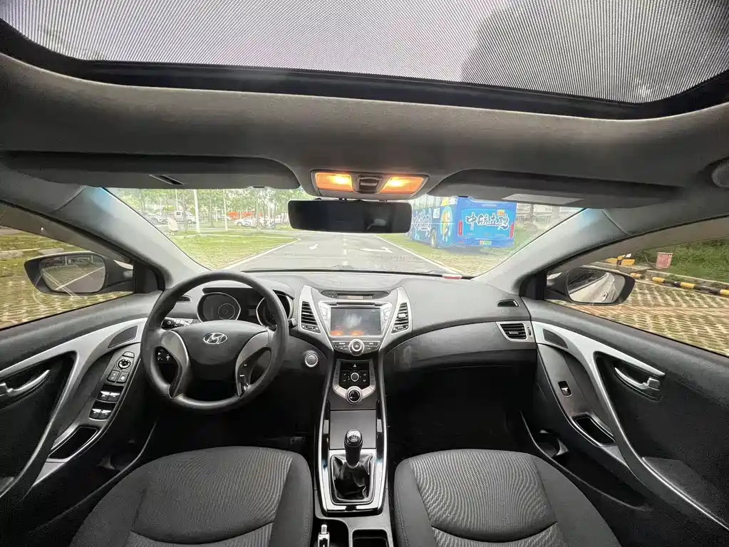 Hyundai Elantra Langdong 2015 — фото 12