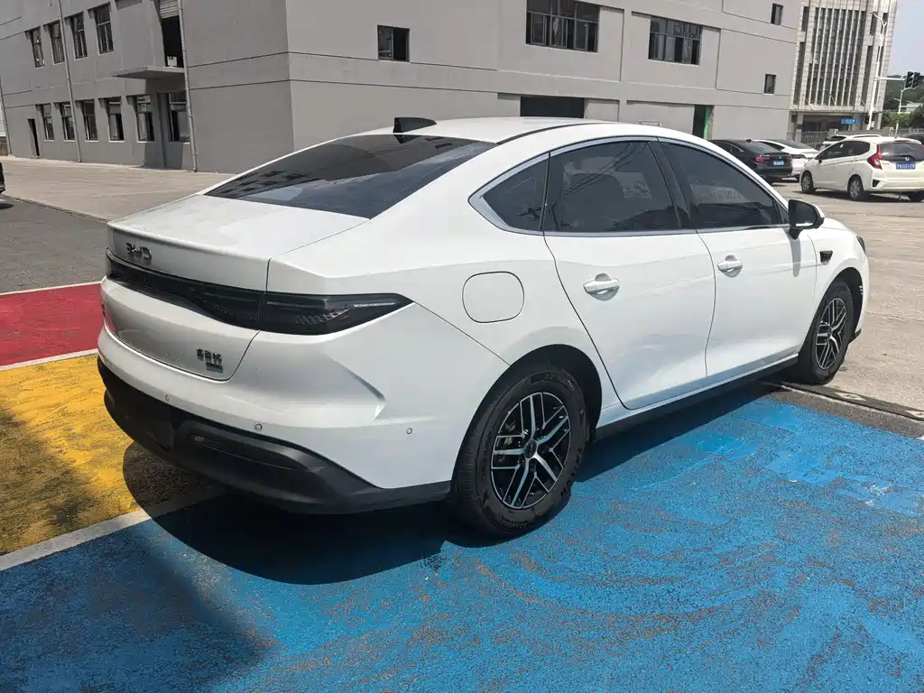 BYD Seal 05 DM-i 2025 — фото 9