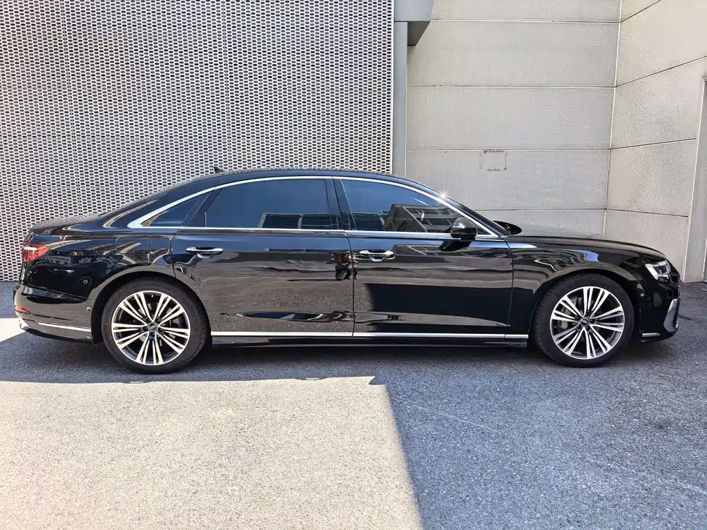 Audi A8 2023 — фото 2