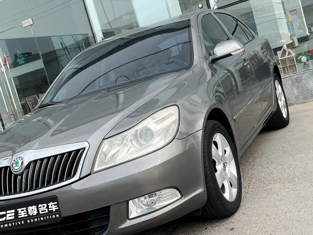 Skoda Octavia 2010 — фото 7