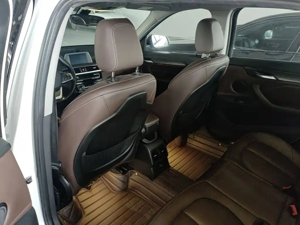 BMW X1 2018 — фото 15