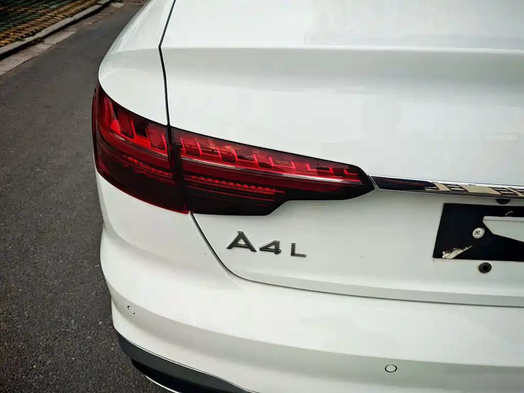 Audi A4L 2021 — фото 11