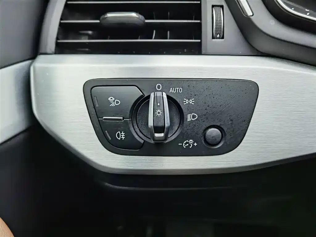 Audi A4L 2020 — фото 21