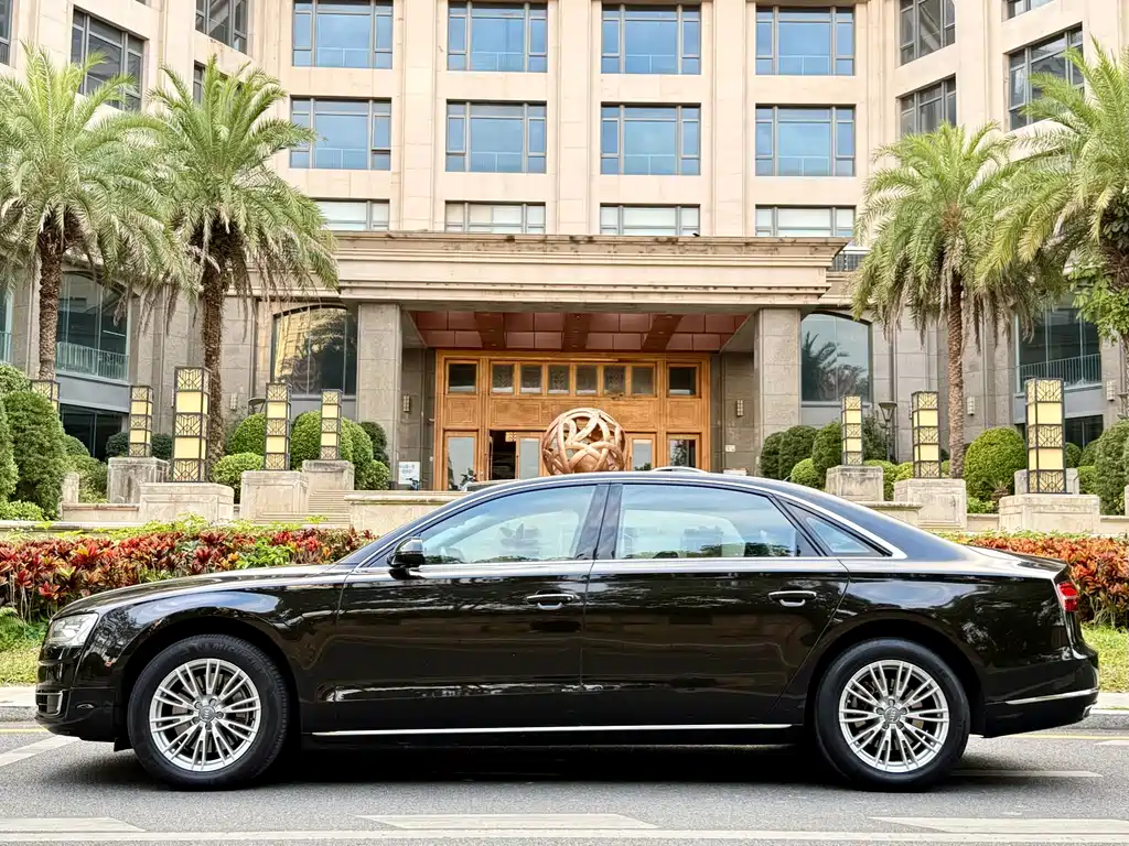 Audi A8 2014 — фото 4
