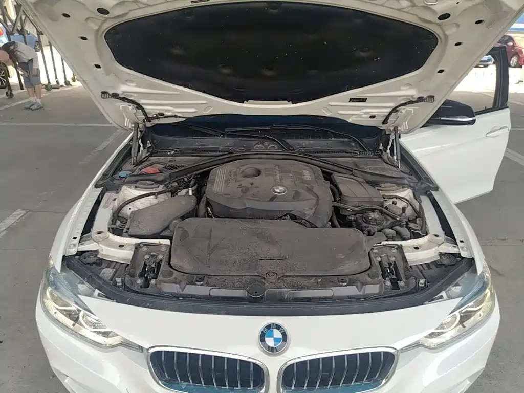 BMW 3 Series 2017 — фото 20
