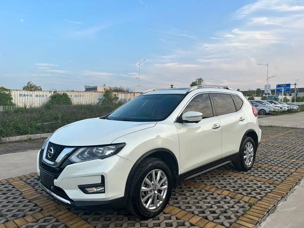 Nissan X-Trail 2018 — фото 1