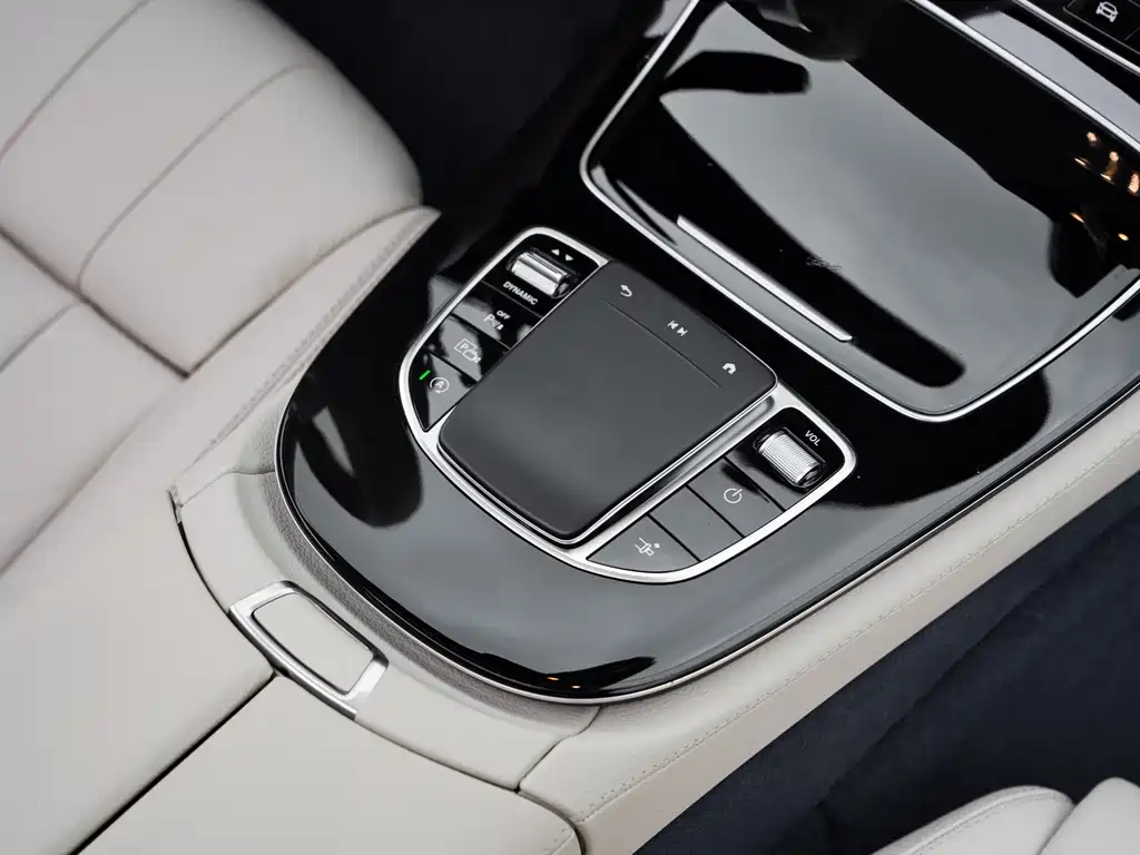 Mercedes-Benz E-Class 2023 — фото 30