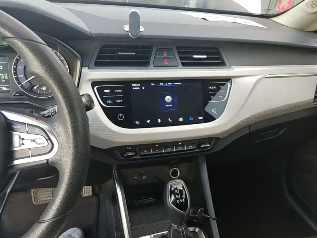 Geely Vision X3 2021 — фото 13
