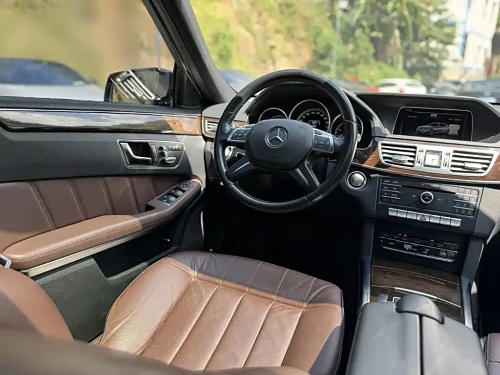 Mercedes-Benz E-Class 2015 — фото 16