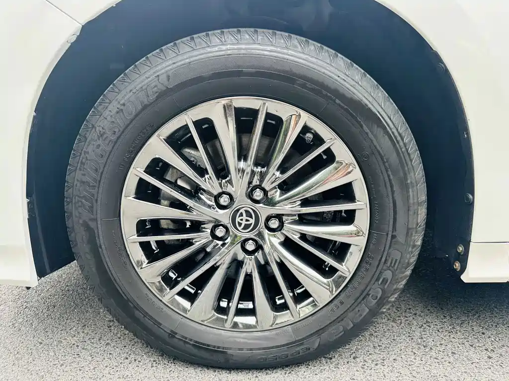 Toyota Alphard 2023 — фото 26