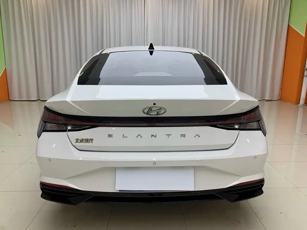 Hyundai Elantra 2022