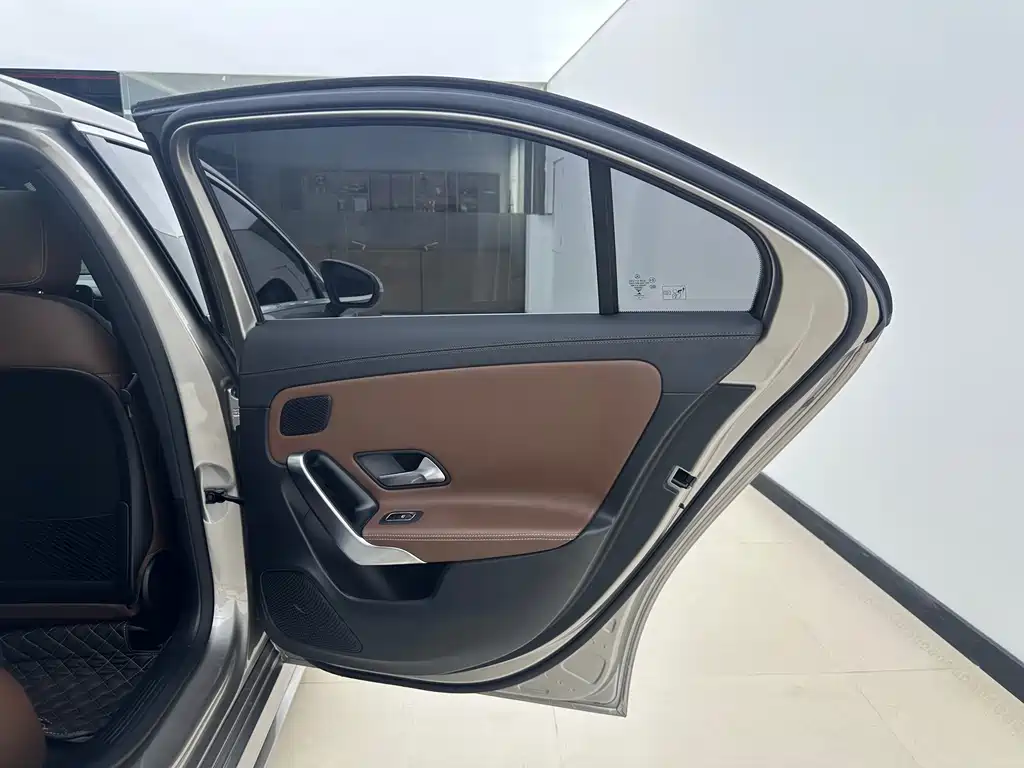 Mercedes-Benz A-Class 2019 — фото 23
