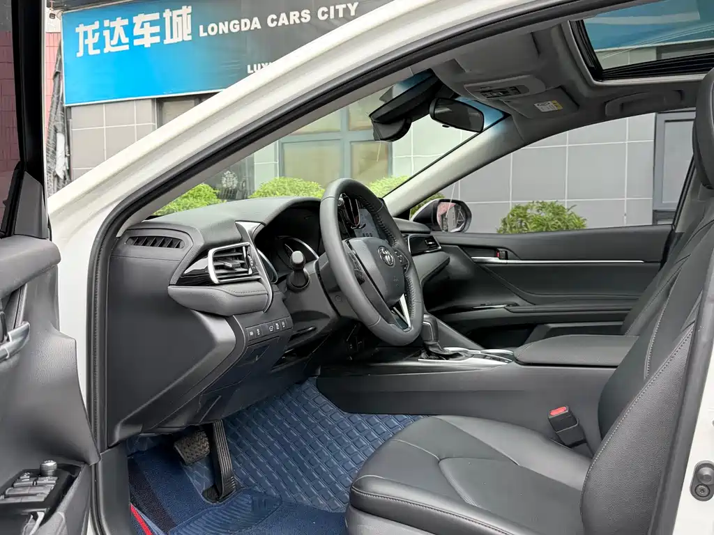 Toyota Camry 2023 — фото 8