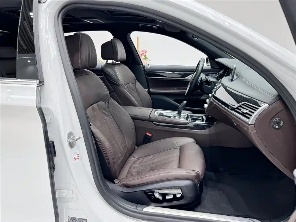 BMW 7 Series 2019 — фото 15