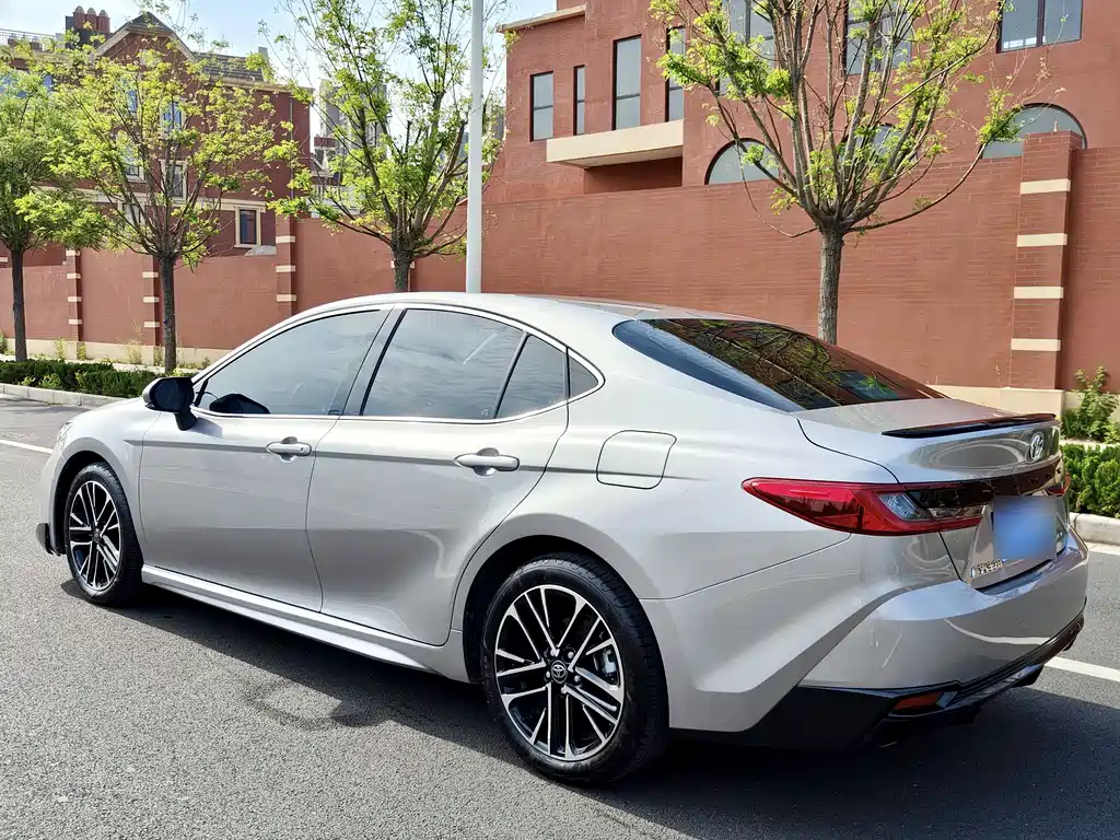 Toyota Camry 2025 — фото 17